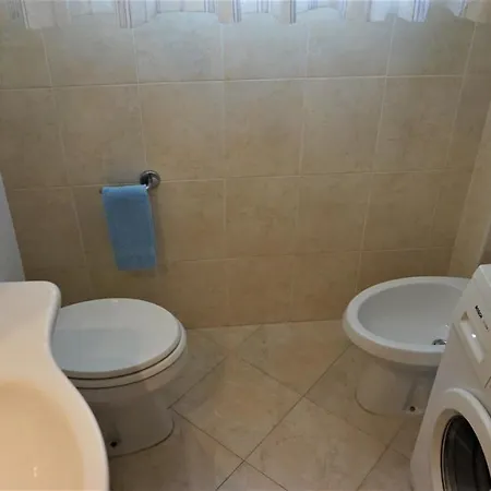 Spacious Flat On The 2nd Floor Located 300 Metres From The * Lignano Sabbiadoro