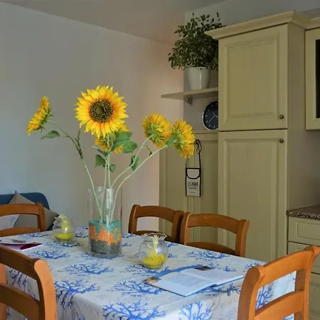 Spacious Flat On The 2nd Floor Located 300 Metres From The Apartamento