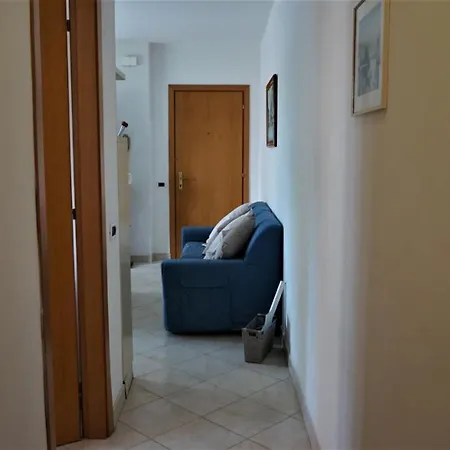 Spacious Flat On The 2nd Floor Located 300 Metres From The * Lignano Sabbiadoro