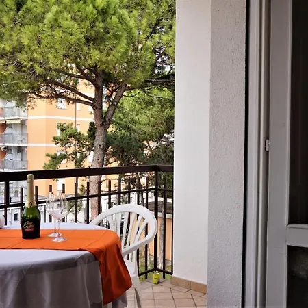 Spacious Flat On The 2nd Floor Located 300 Metres From The Lignano Sabbiadoro