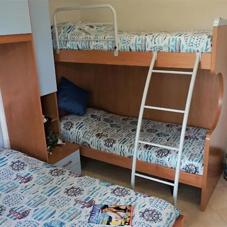 Spacious Flat On The 2nd Floor Located 300 Metres From The Apartment Lignano Sabbiadoro