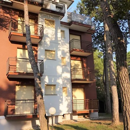 Apartamento Spacious Flat On The 2nd Floor Located 300 Metres From The